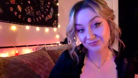 Snapshot of givemesweetdreams chatting on 11, 9, 2025 givemesweetdreams online show from 11, 9, 2025