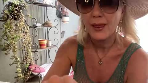 Gl1tter Barbie online show from 22, 9, 2025