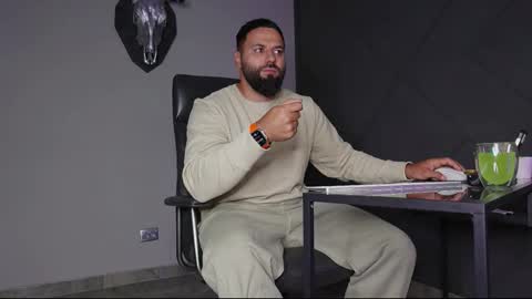 Snapshot of glennmasters chatting on 20, 9, 2025 Matthew .. for short call me Matt online show from 20, 9, 2025