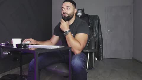 Snapshot of glennmasters chatting on 4, 10, 2025 Matthew .. for short call me Matt online show from 4, 10, 2025