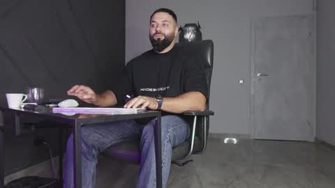 Snapshot of glennmasters chatting on 11, 10, 2025 Matthew .. for short call me Matt online show from 11, 10, 2025
