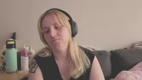 Snapshot of glitchwitch chatting on 16, 7, 2026 Glitch online show from 16, 7, 2026