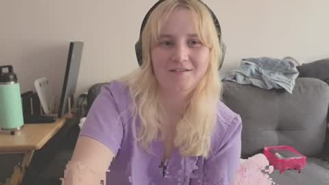 Snapshot of glitchwitch chatting on 18, 7, 2026 Glitch online show from 18, 7, 2026