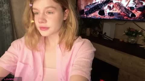 Snapshot of glitchyangel chatting on 29, 5, 2026 Miroslava friends call me Mira online show from 29, 5, 2026