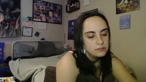 Snapshot of glitterspace chatting on 3, 12, 2025 anna online show from 3, 12, 2025