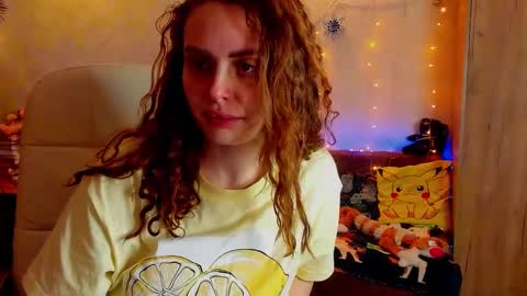 Snapshot of gloria_wood chatting on 5, 1, 2025 Gloria Wood online show from 5, 1, 2025