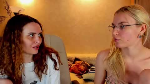 Snapshot of gloria_wood chatting on 12, 3, 2025 Gloria Wood online show from 12, 3, 2025