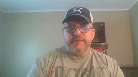 Snapshot of gobey33 chatting on 22, 4, 2026 IDKIDCIDGAF online show from 22, 4, 2026