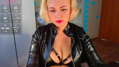 Snapshot of goddess_isabella11 chatting on 14, 2, 2025 Mrs. Isabella online show from 14, 2, 2025