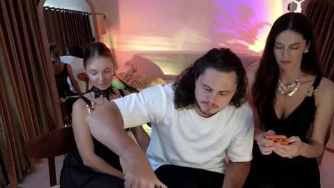   330 UTC2 girls   online show from 19, 10, 2025