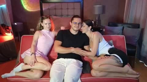   330 UTC2 girls   online show from 17, 12, 2025