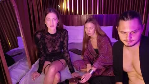   330 UTC2 girls   online show from 29, 3, 2026