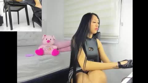 goddess_of_pigs online show from 15, 11, 2025