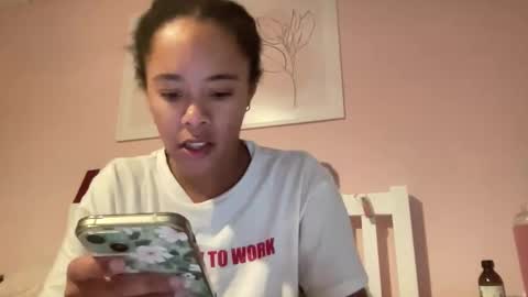 Snapshot of goddesselxo chatting on 19, 5, 2026 Goddess L online show from 19, 5, 2026
