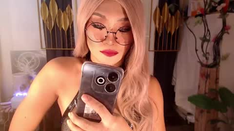 Snapshot of goddessquinnie chatting on 12, 1, 2025 quinnie online show from 12, 1, 2025