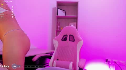 Snapshot of gold__queen chatting on 8, 2, 2025 gold__queen online show from 8, 2, 2025