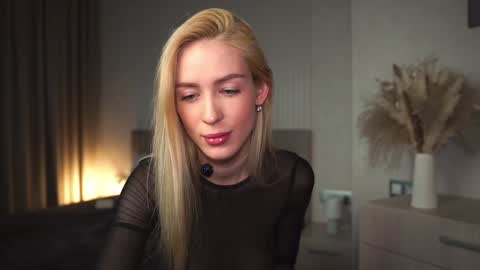 Snapshot of gold_blond chatting on 31, 1, 2025 Olivia online show from 31, 1, 2025
