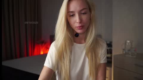 Snapshot of gold_blond chatting on 19, 9, 2025 Olivia online show from 19, 9, 2025