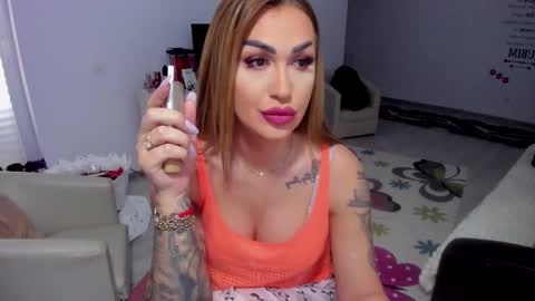 Snapshot of golddivine00 chatting on 2, 3, 2025 Nicole.. online show from 2, 3, 2025