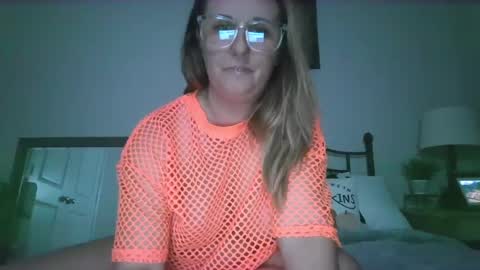 Snapshot of golden_buns chatting on 14, 9, 2025 golden_buns online show from 14, 9, 2025