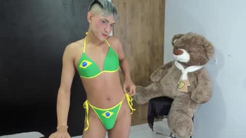 Snapshot of goldenangels1 chatting on 17, 10, 2025 goldenangels1 online show from 17, 10, 2025