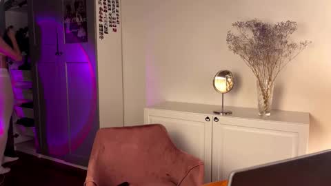 Dee online show from 11, 11, 2025