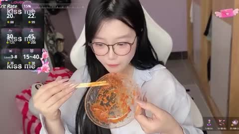 gorgeous girl33 online show from 25, 2, 2025