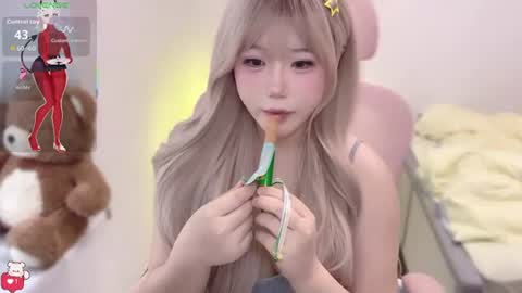 Snapshot of gorgeous_girl33 chatting on 16, 7, 2026 gorgeous girl33 online show from 16, 7, 2026