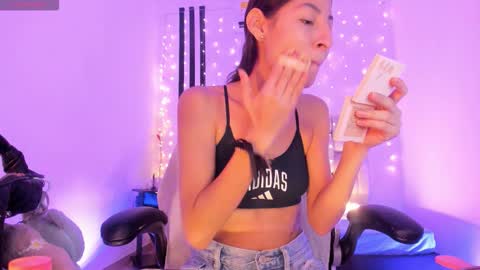 i am Jessi  I love animals and drawing I hope to get along with everyone. XOXO online show from 28, 3, 2026