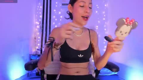 i am Jessi  I love animals and drawing I hope to get along with everyone. XOXO online show from 10, 4, 2026