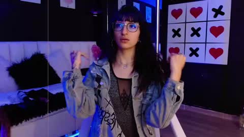 Meredith Alessandra online show from 4, 3, 2025