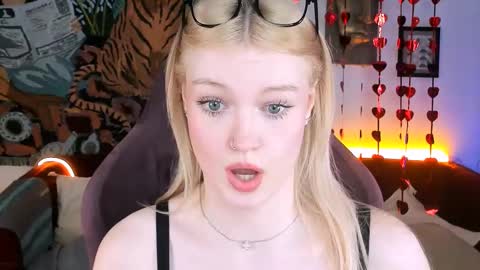 Snapshot of graceglamour chatting on 28, 2, 2025 Grace Glamour online show from 28, 2, 2025