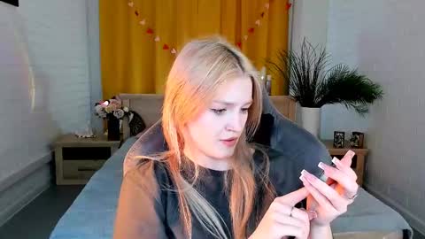 Snapshot of graceglamour chatting on 4, 3, 2025 Grace Glamour online show from 4, 3, 2025