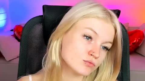 Snapshot of graceglamour chatting on 3, 10, 2025 Grace Glamour online show from 3, 10, 2025