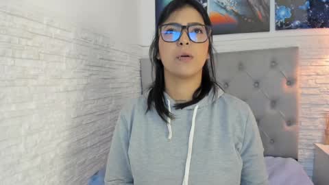 Snapshot of graceymilf999 chatting on 3, 1, 2025 Gracey Milf online show from 3, 1, 2025