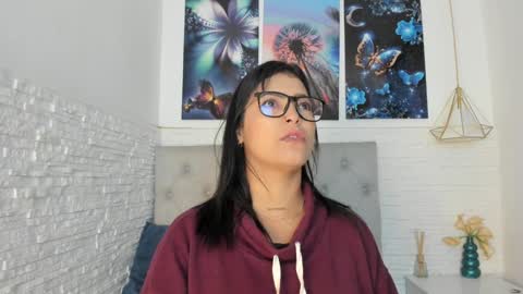Snapshot of graceymilf999 chatting on 4, 1, 2025 Gracey Milf online show from 4, 1, 2025