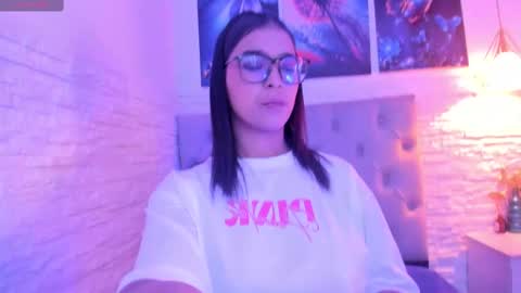 Snapshot of graceymilf999 chatting on 5, 3, 2025 Gracey Milf online show from 5, 3, 2025