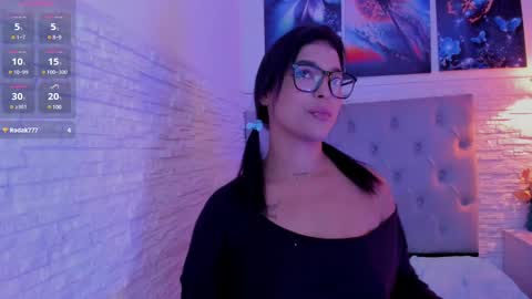 Snapshot of graceymilf999 chatting on 12, 3, 2025 Gracey Milf online show from 12, 3, 2025