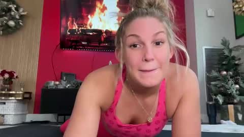 Snapshot of graciemae_baexx chatting on 6, 12, 2024 Gracie Mae online show from 6, 12, 2024