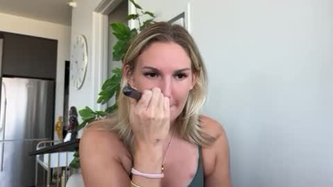 Snapshot of graciemae_baexx chatting on 17, 9, 2025 Gracie Mae online show from 17, 9, 2025