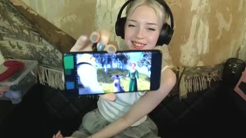 graylovescookies online show from 2, 12, 2024