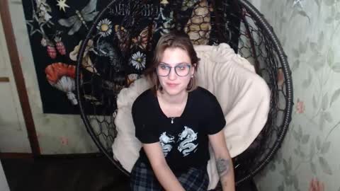 Snapshot of greenwitch9 chatting on 4, 10, 2025 Lina online show from 4, 10, 2025