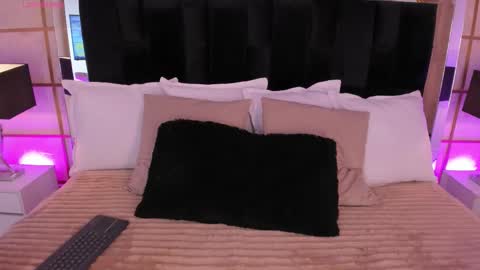 Greta Velvet  online show from 4, 12, 2025