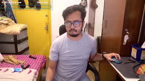 Snapshot of greybondage93 chatting on 19, 12, 2025 Grey Hardy Slave online show from 19, 12, 2025