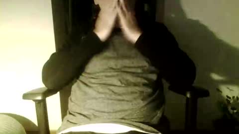 Snapshot of guide2 chatting on 2, 1, 2025 Dislove online show from 2, 1, 2025