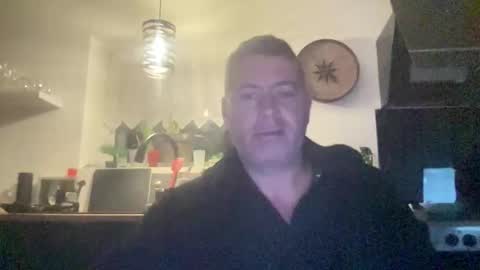 Snapshot of guil0 chatting on 3, 10, 2025 guil0 online show from 3, 10, 2025