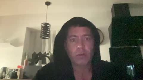 Snapshot of guil0 chatting on 8, 10, 2025 guil0 online show from 8, 10, 2025