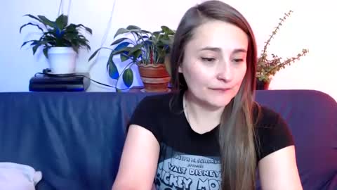 Vane blonde and Hazell black hair online show from 22, 1, 2025