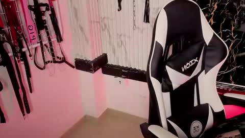 Miss online show from 10, 11, 2025