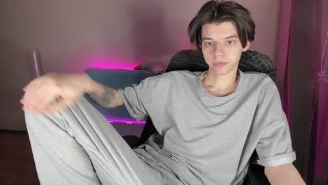 guy_liam1 online show from 6, 3, 2025